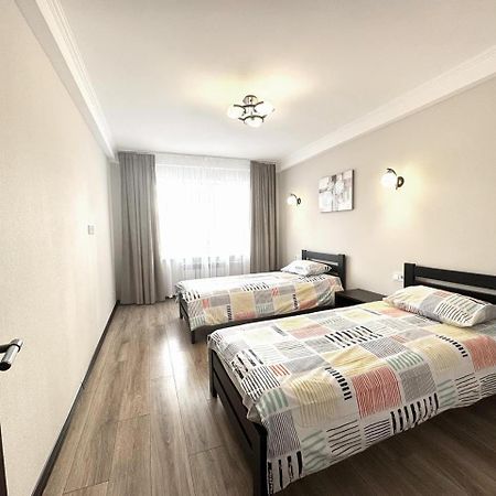 Artal Apartment On Obolonskyi Avenue 16A, 2 Bedroom Kyiv Exterior photo